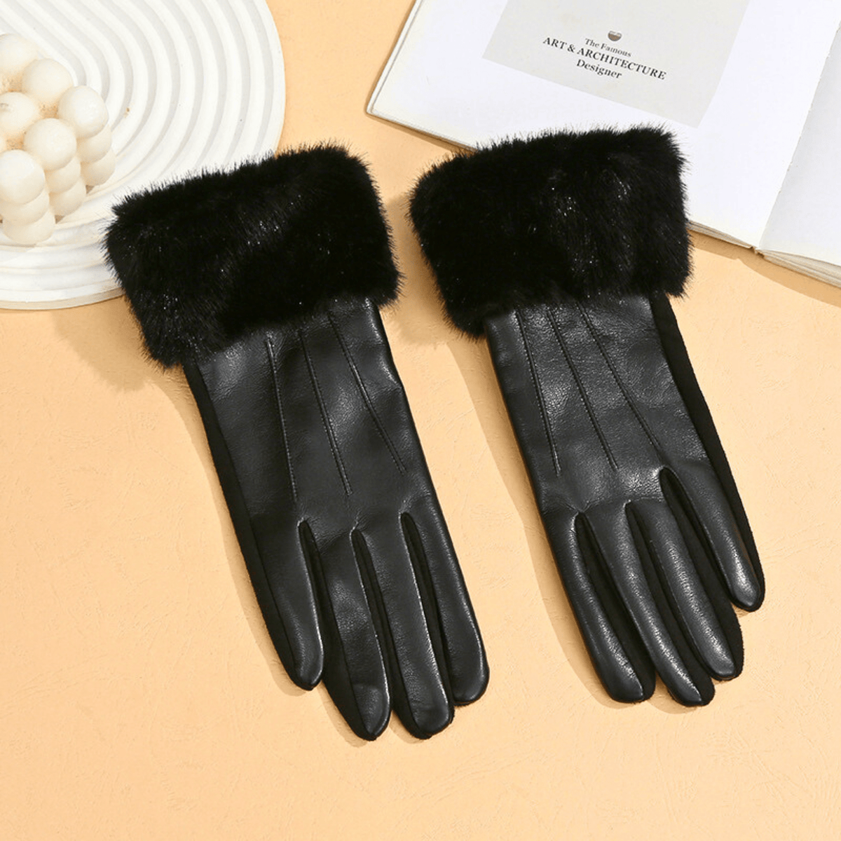 The Valeria Glove